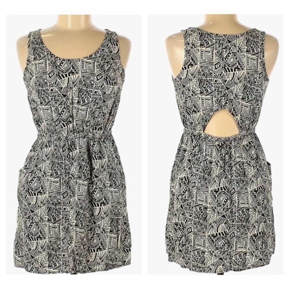 Black and cream abstract print cutout back dress with pockets size small NWT